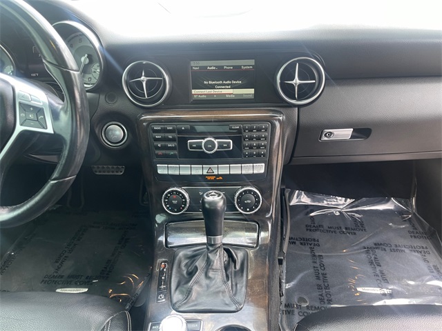 Vehicle image 27 of 32