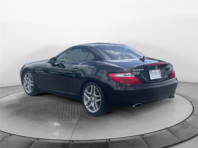 Vehicle image 11 of 32