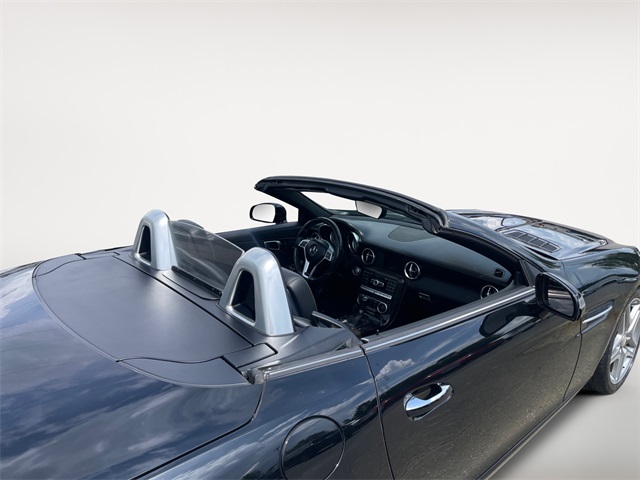 Vehicle image 21 of 32