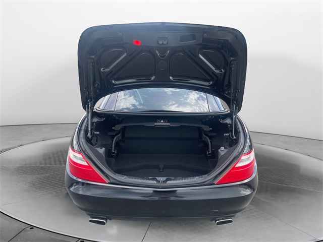 Vehicle image 10 of 32