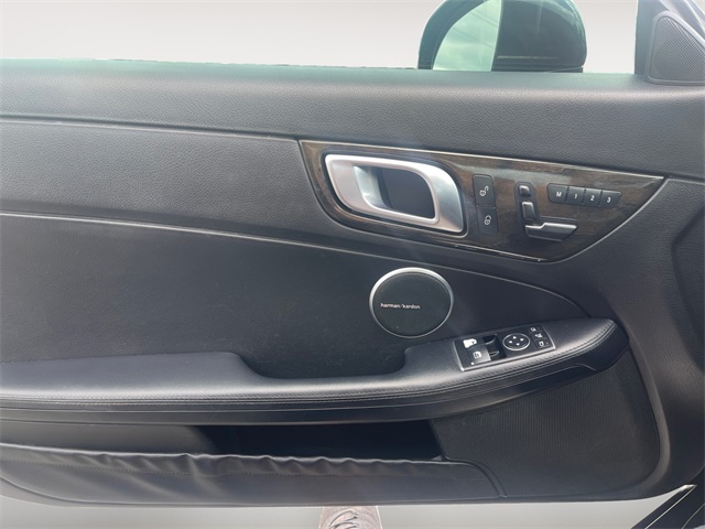 Vehicle image 26 of 32