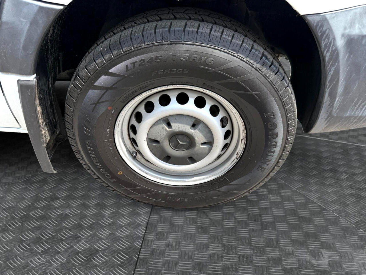 Vehicle image 15 of 26