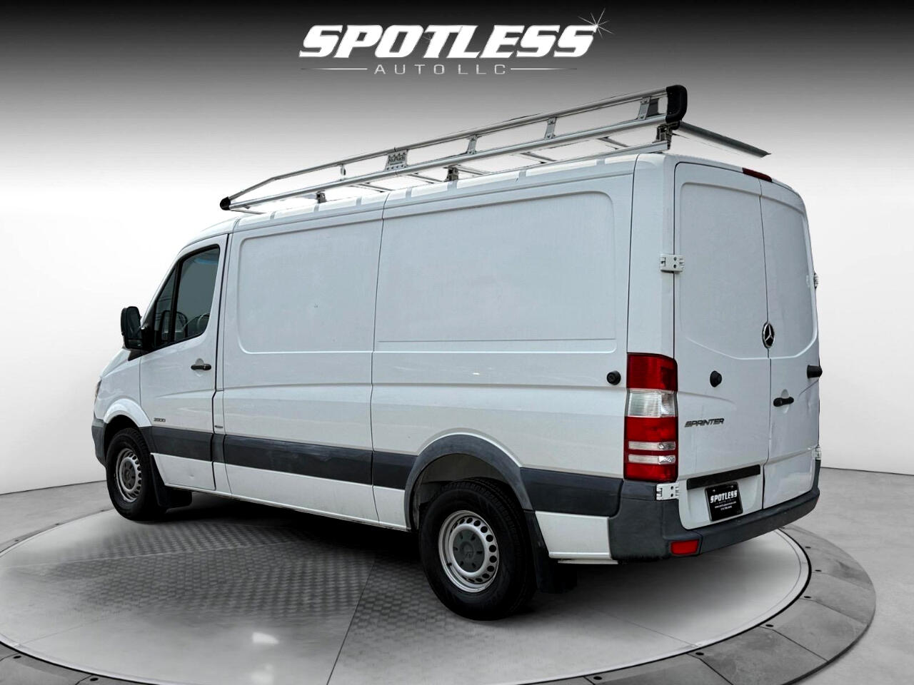 Vehicle image 11 of 26