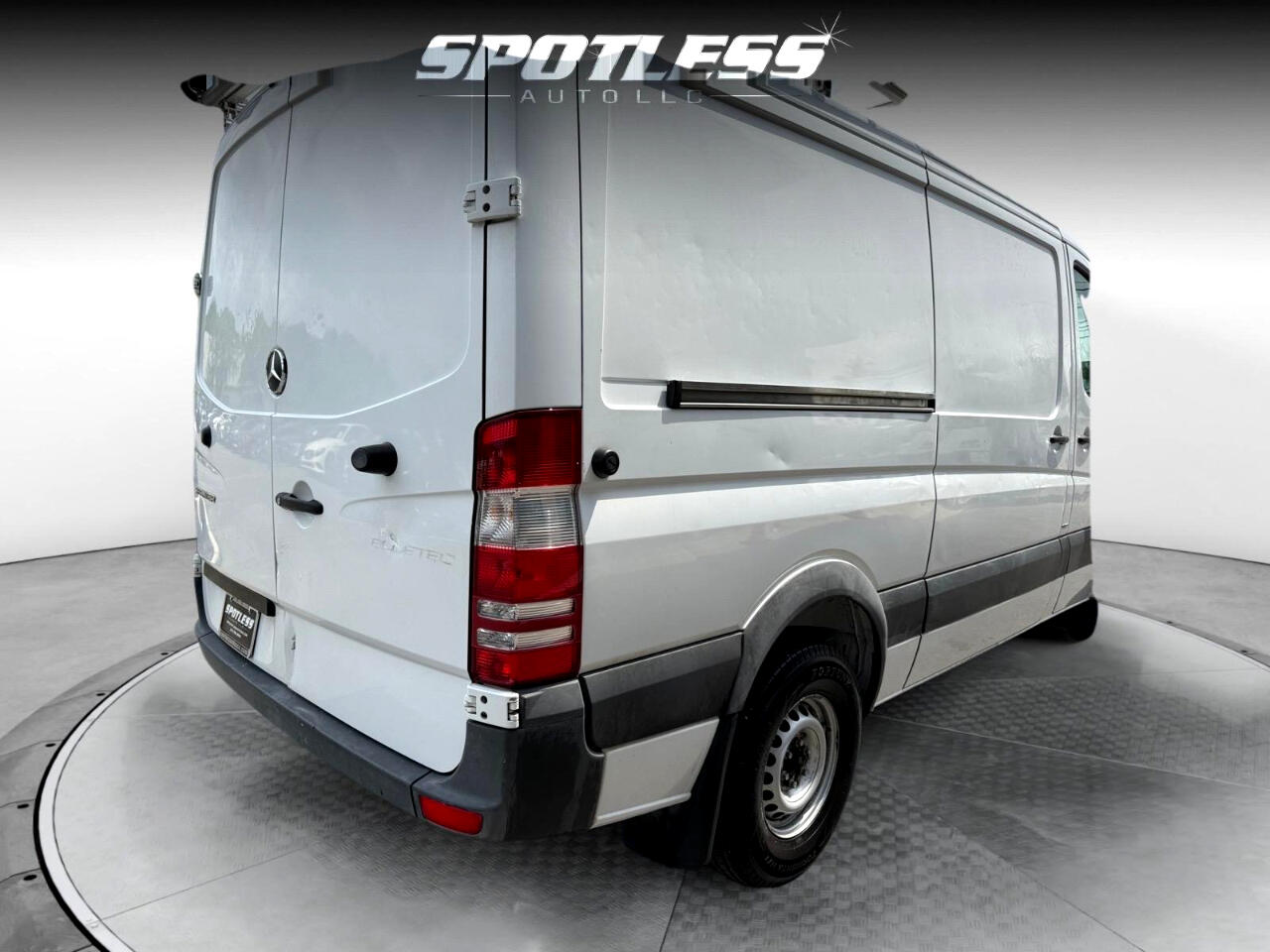 Vehicle image 7 of 26