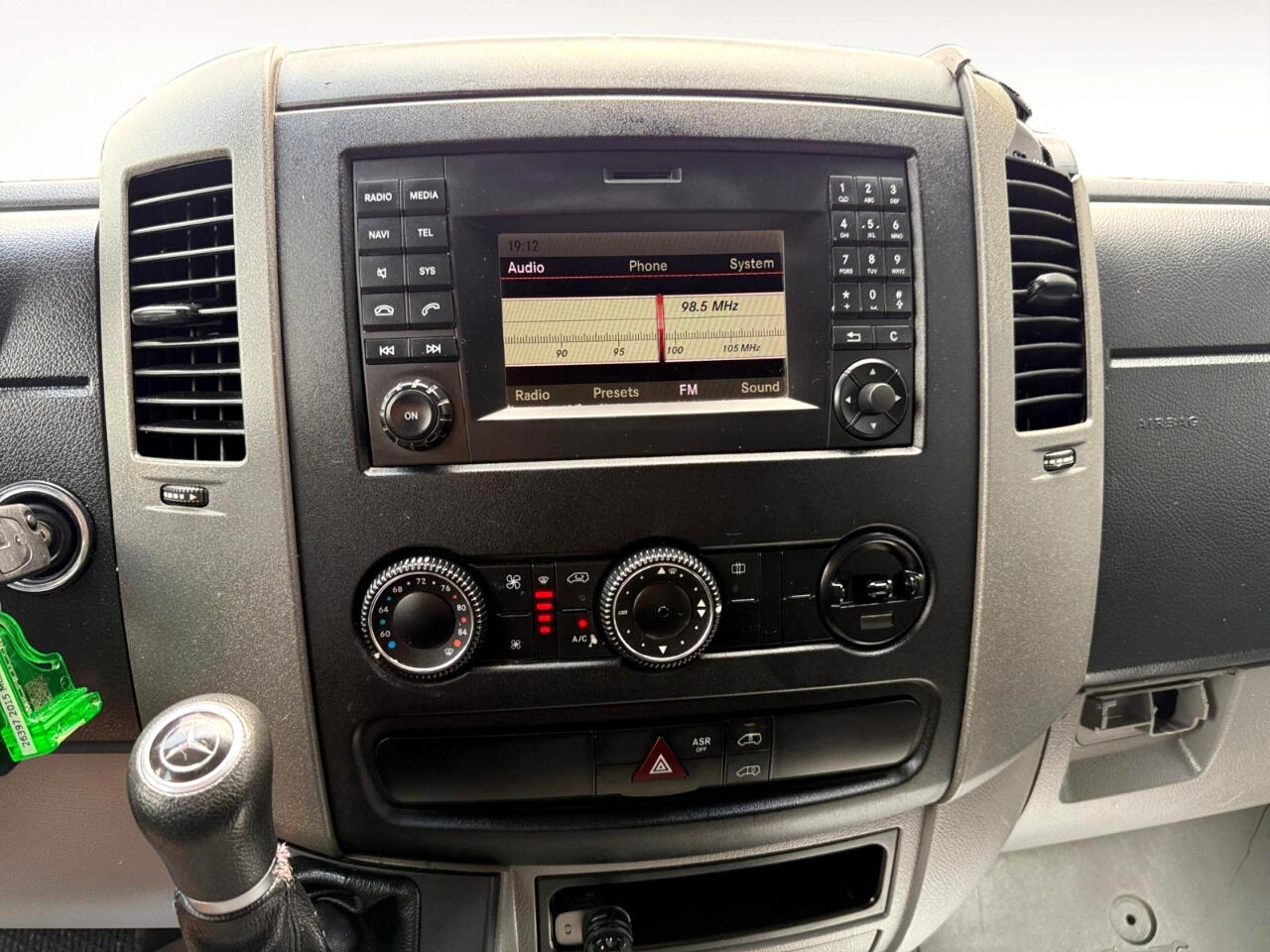 Vehicle image 21 of 26