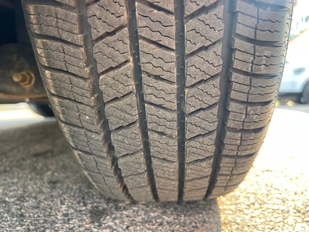 Vehicle image 35 of 45