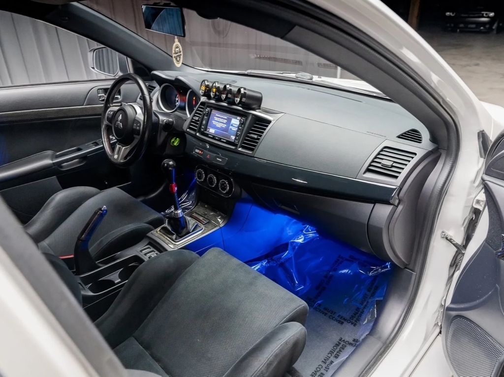 Vehicle image 6 of 7