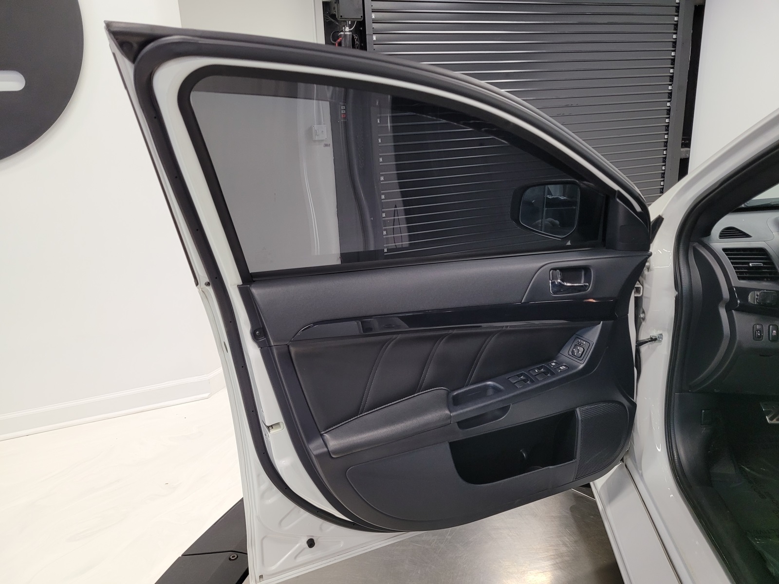 Vehicle image 29 of 84