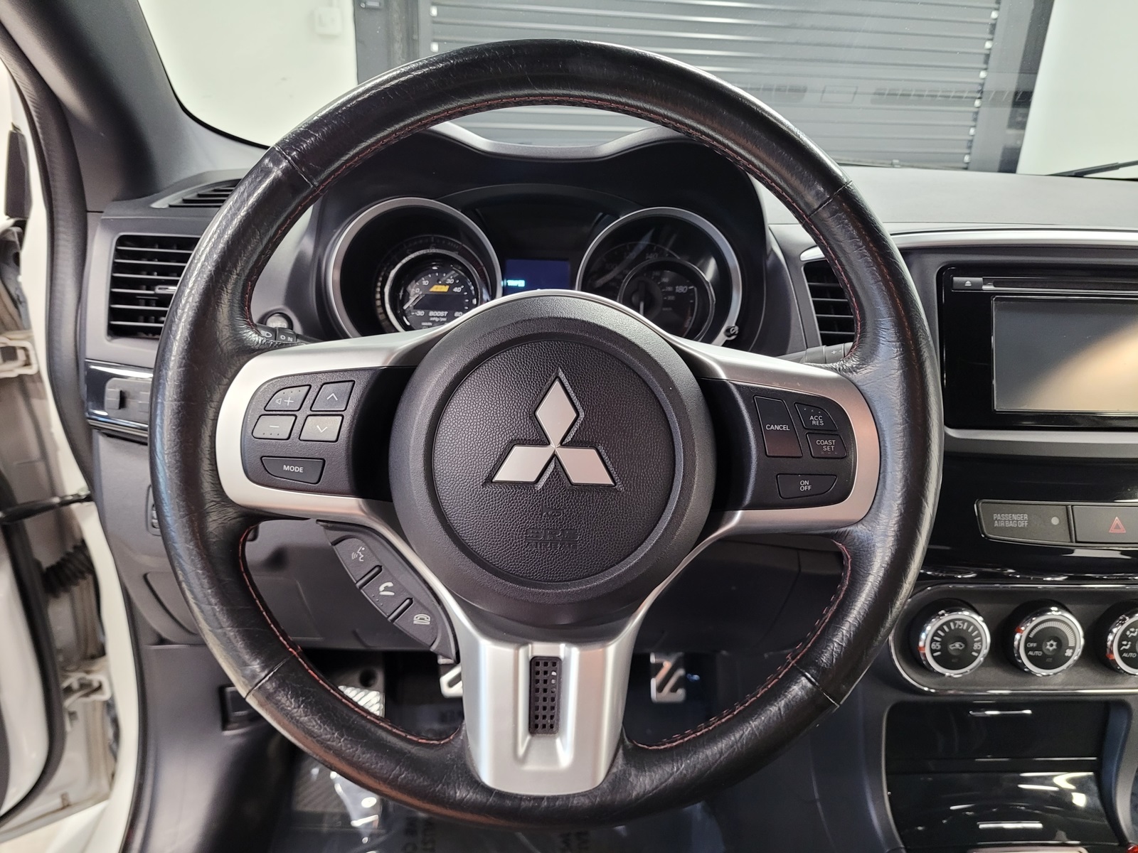 Vehicle image 32 of 84