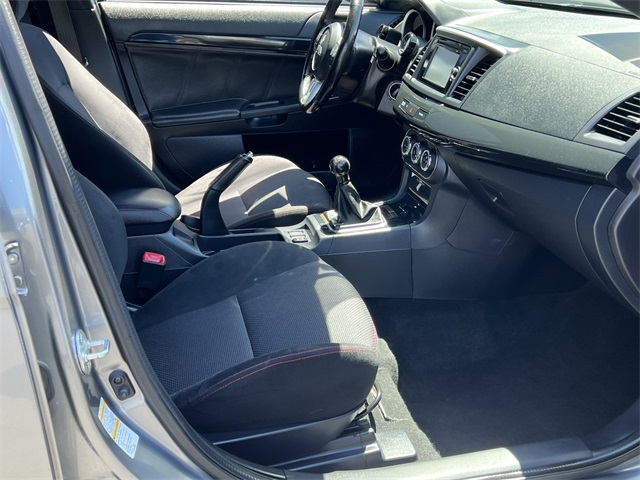 Vehicle image 23 of 27