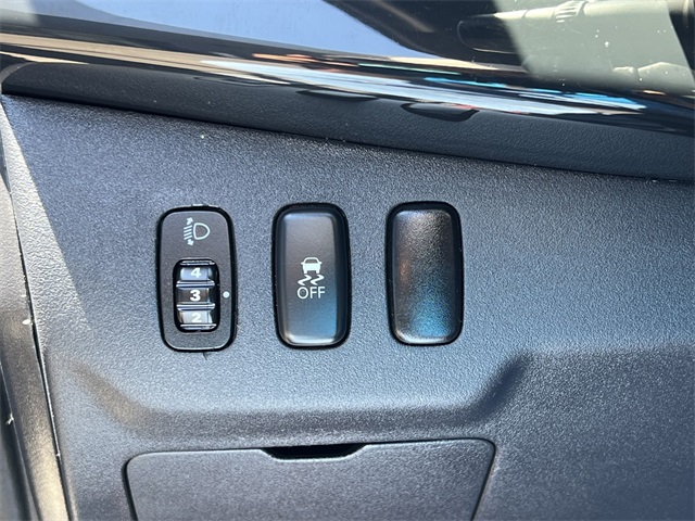 Vehicle image 12 of 27