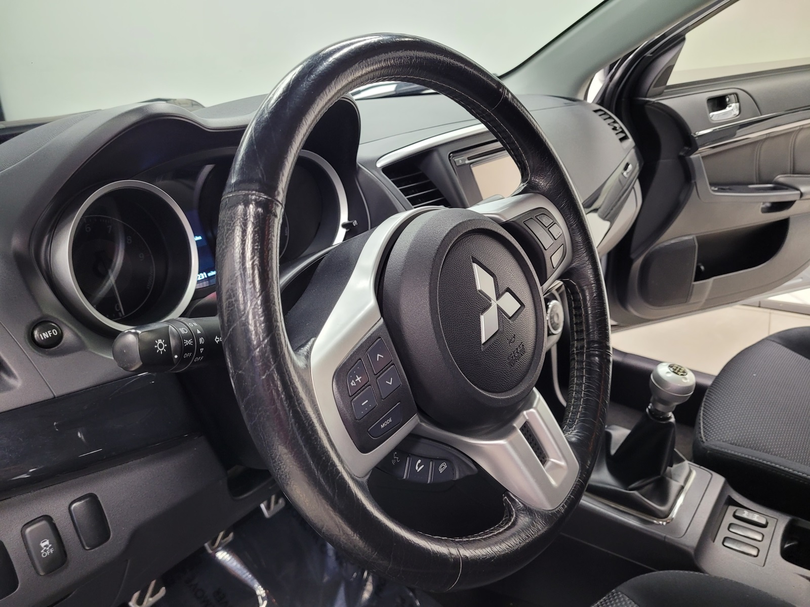 Vehicle image 26 of 52