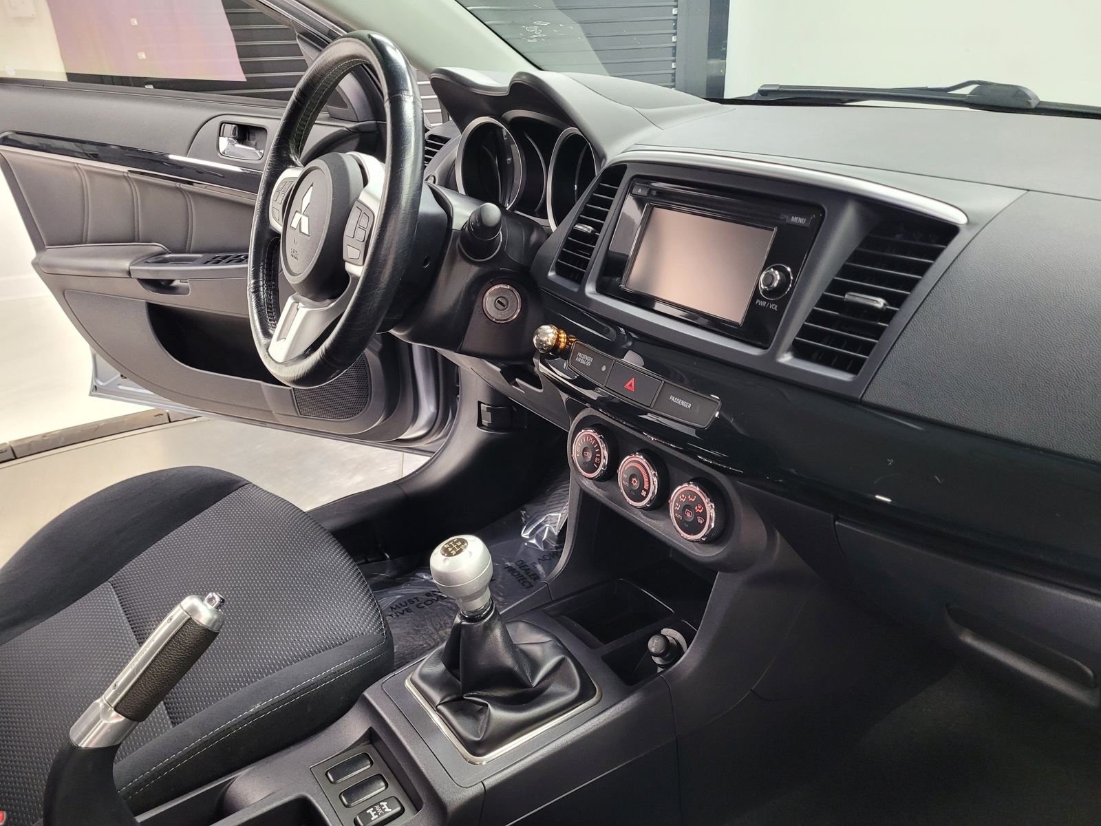 Vehicle image 34 of 52