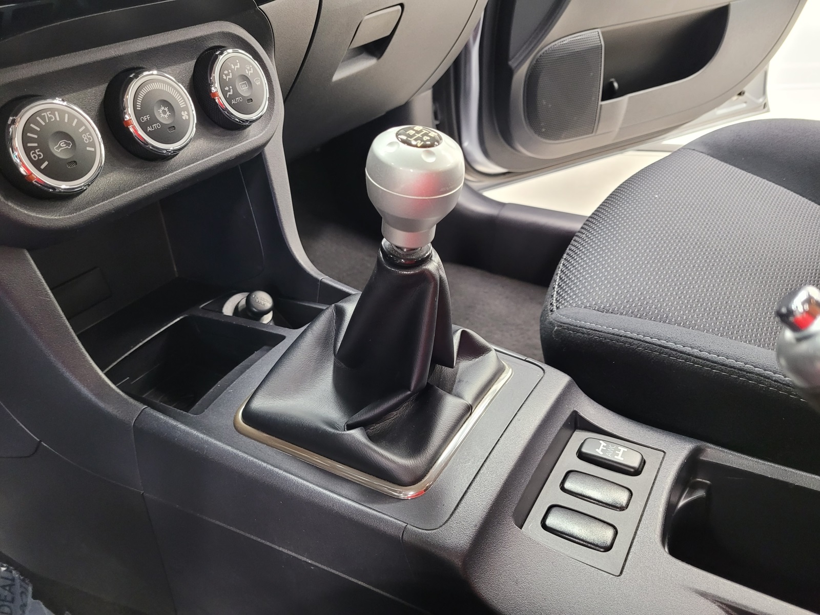 Vehicle image 31 of 52