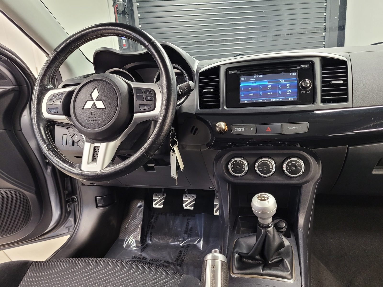 Vehicle image 27 of 52