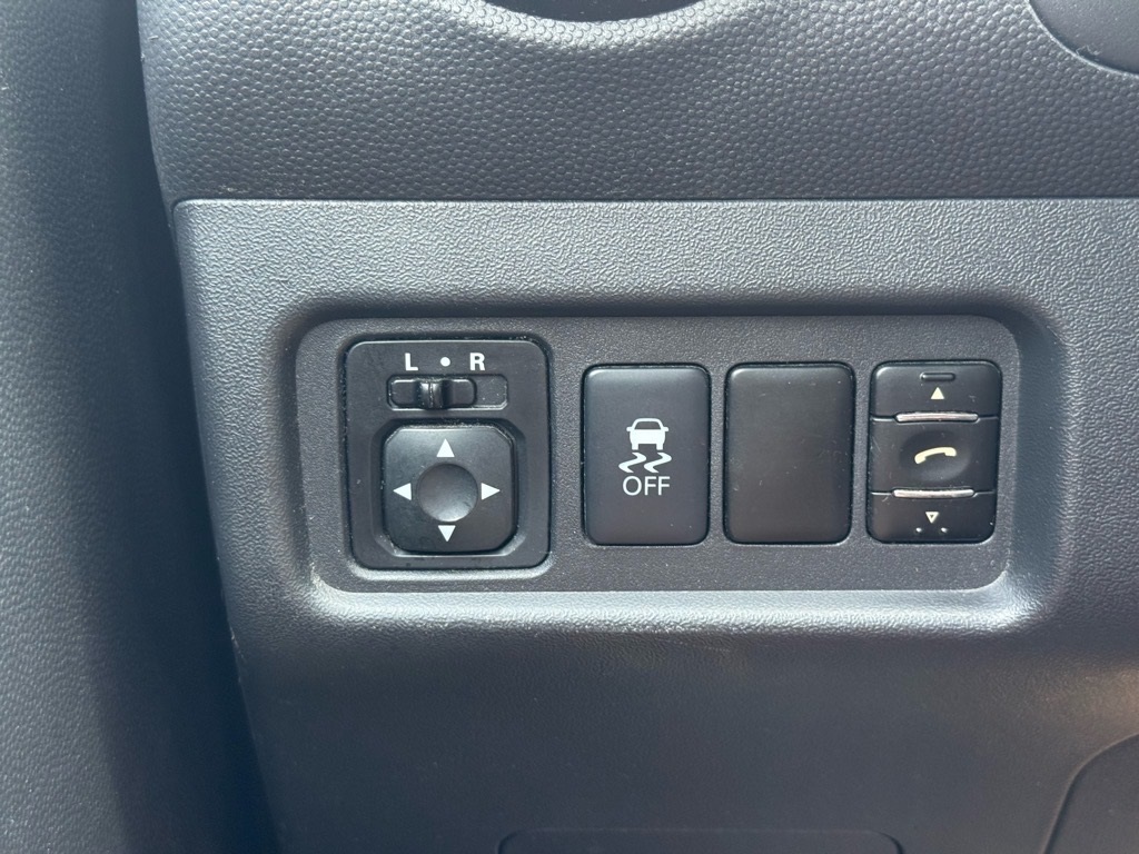 Vehicle image 22 of 25