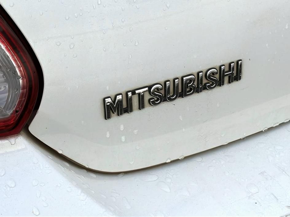 Vehicle image 12 of 13