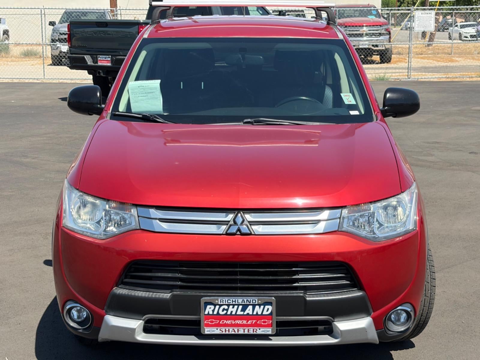 2015 Mitsubishi Outlander ES Image 2 of 28