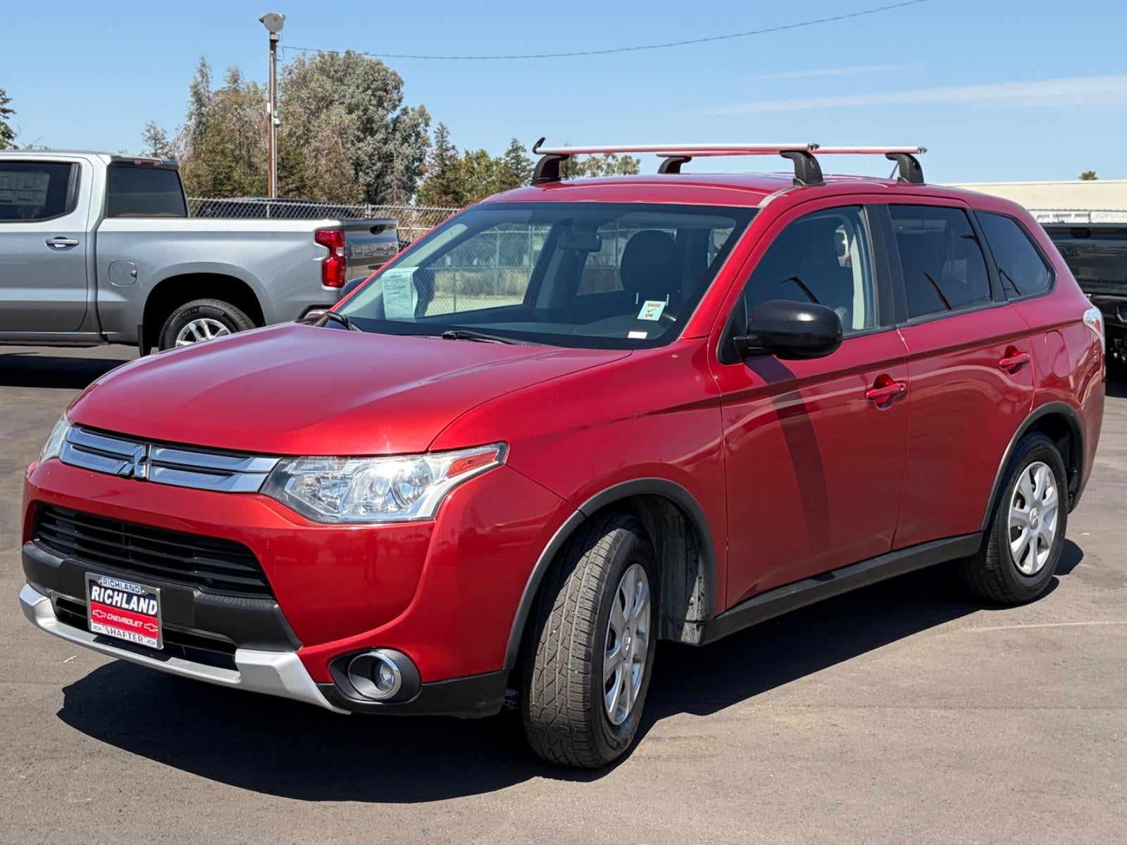 2015 Mitsubishi Outlander ES Image 1 of 28