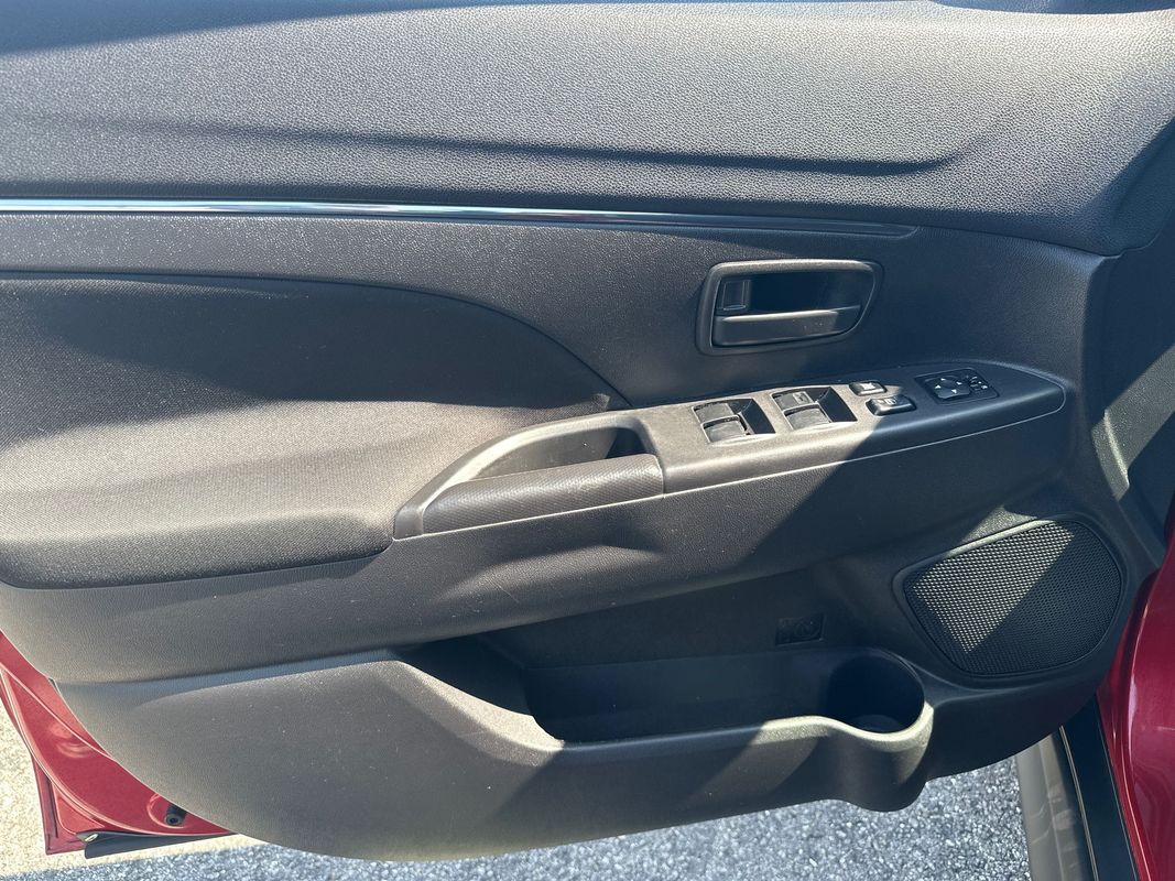 Vehicle image 11 of 15