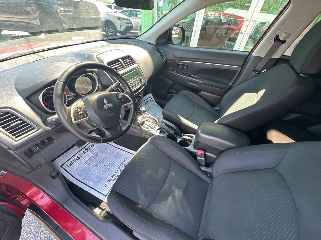 Vehicle image 9 of 15