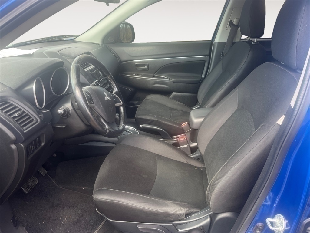 Vehicle image 9 of 13