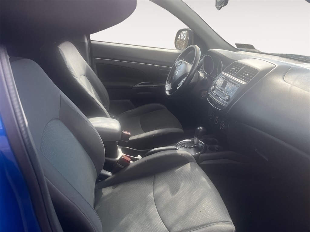Vehicle image 10 of 13
