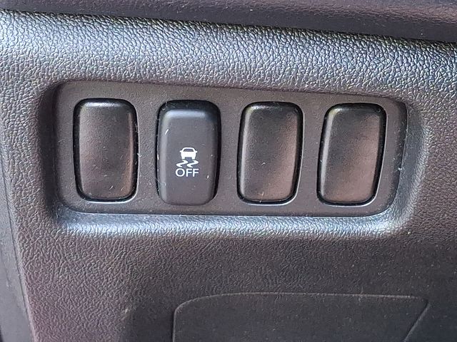 Vehicle image 24 of 30
