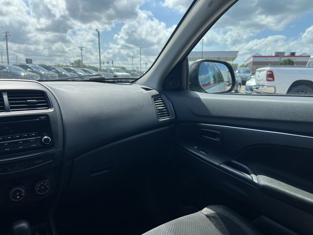 Vehicle image 14 of 27