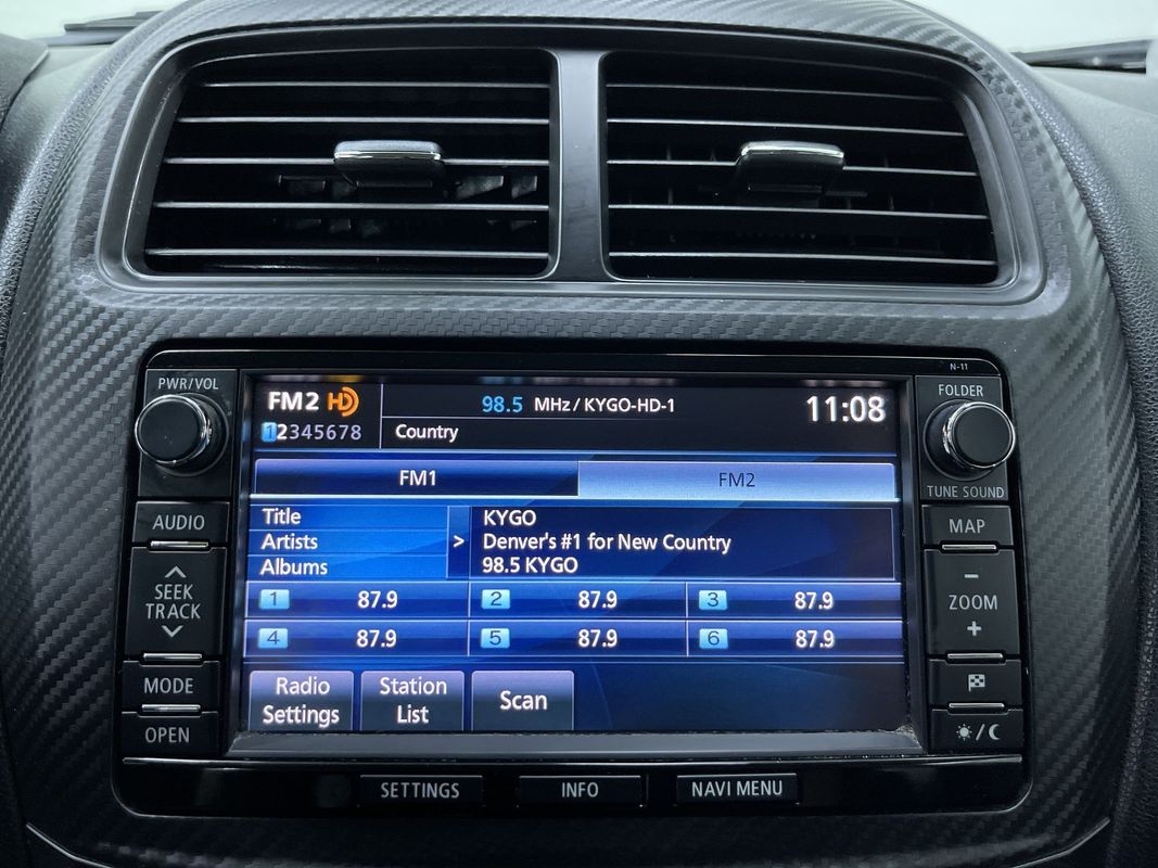 Vehicle image 21 of 38