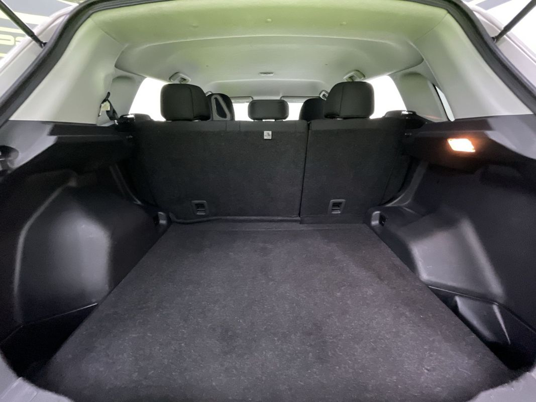 Vehicle image 27 of 38