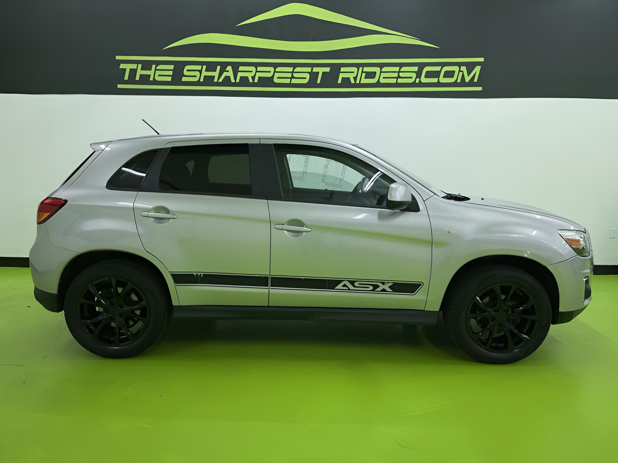 Vehicle image 34 of 38