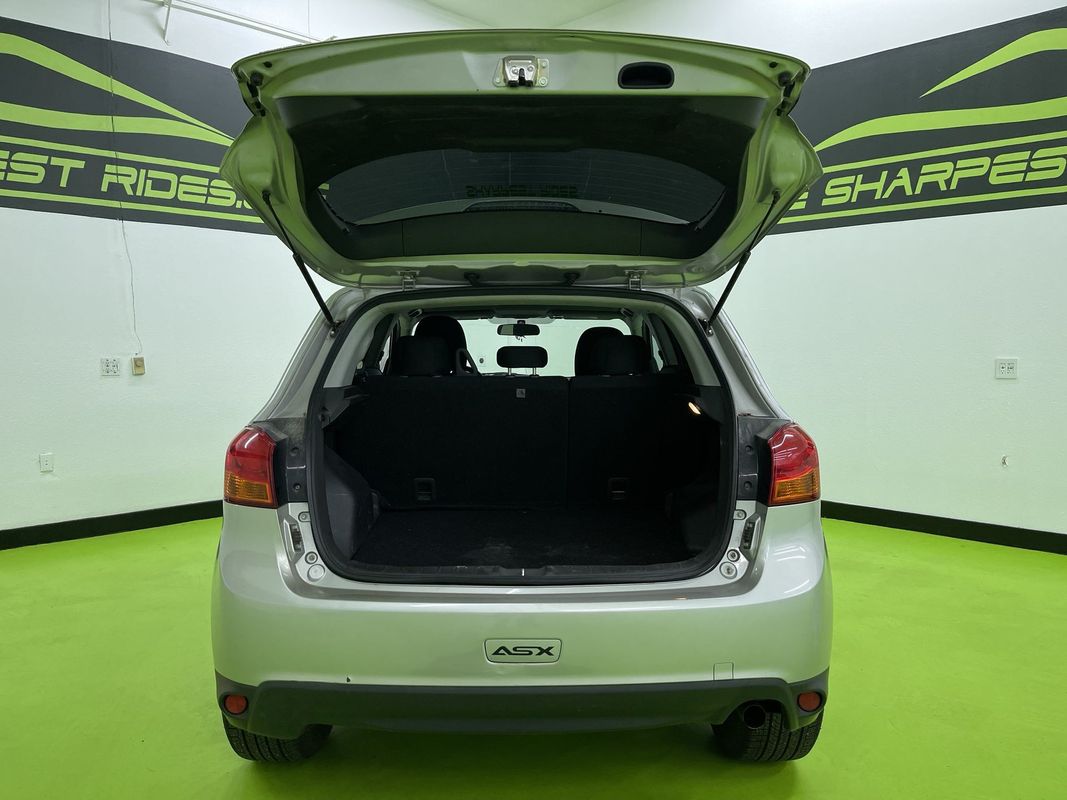 Vehicle image 11 of 38
