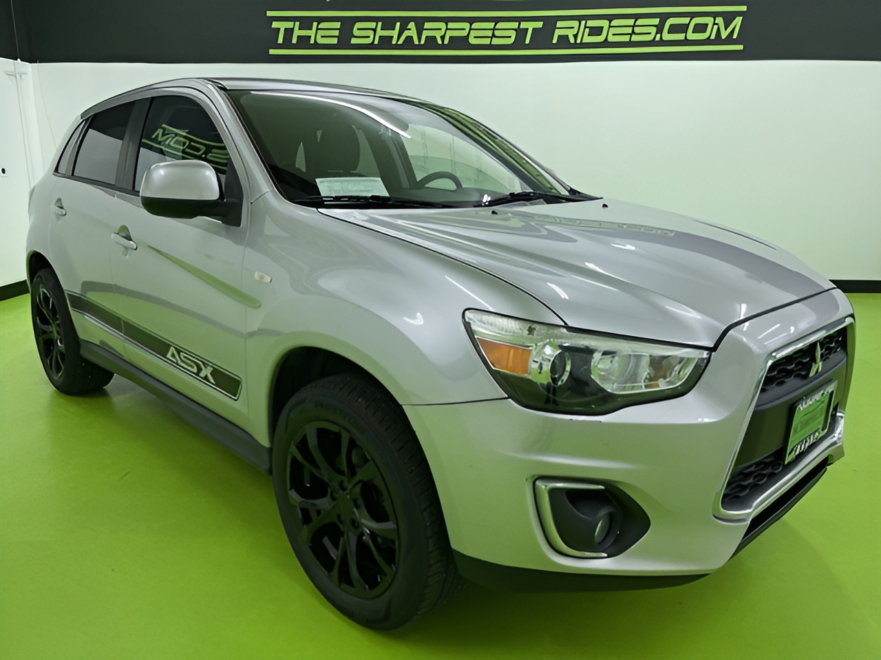 Vehicle image 33 of 38
