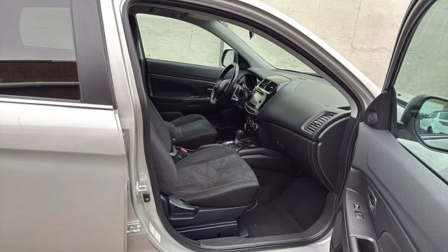Vehicle image 25 of 31