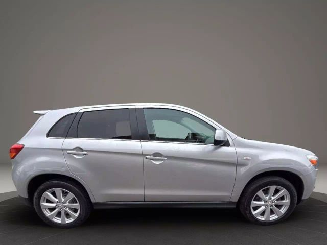 Vehicle image 4 of 31