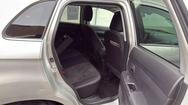 Vehicle image 26 of 31