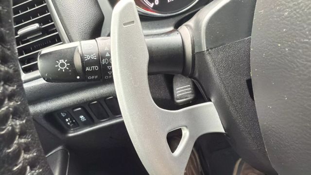 Vehicle image 14 of 31