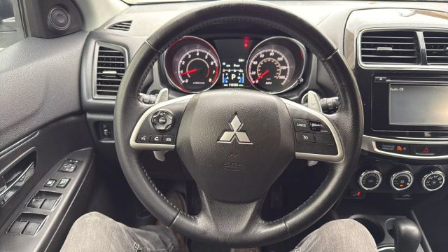 Vehicle image 10 of 31