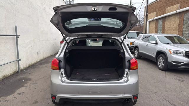 Vehicle image 27 of 31