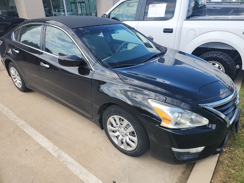 2015 Nissan Altima 2.5 S Image 2 of 5