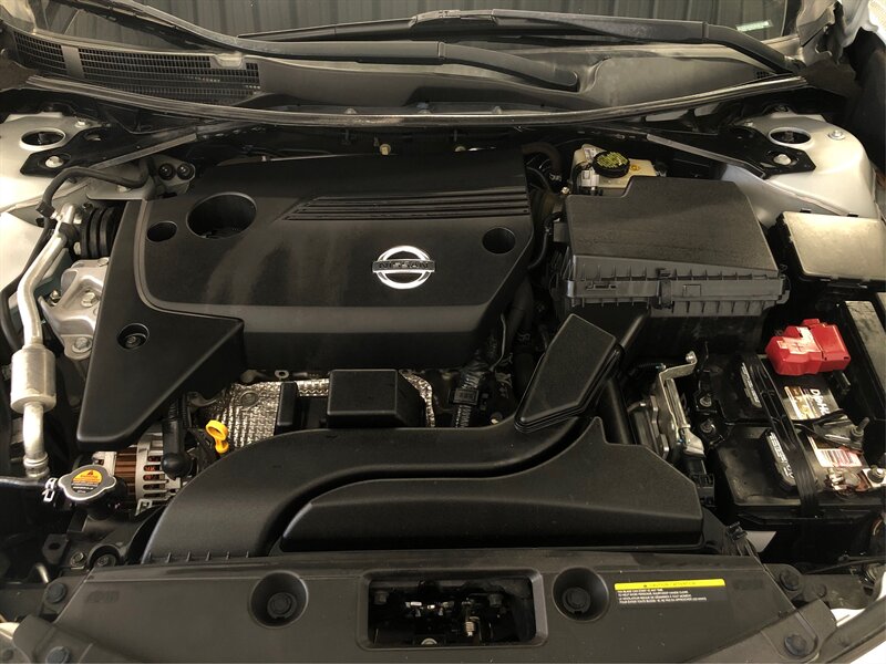 2015 Nissan Altima 2.5 S Image 8 of 23
