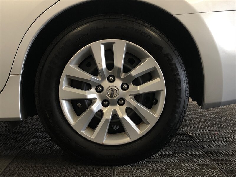 2015 Nissan Altima 2.5 S Image 9 of 23