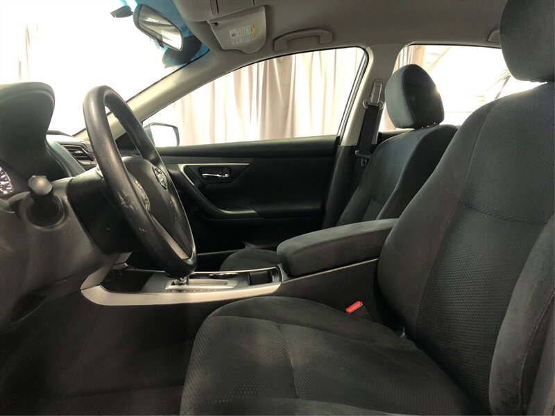 2015 Nissan Altima 2.5 S Image 12 of 23