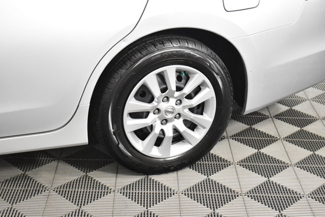 2015 Nissan Altima 2.5 S Image 10 of 53