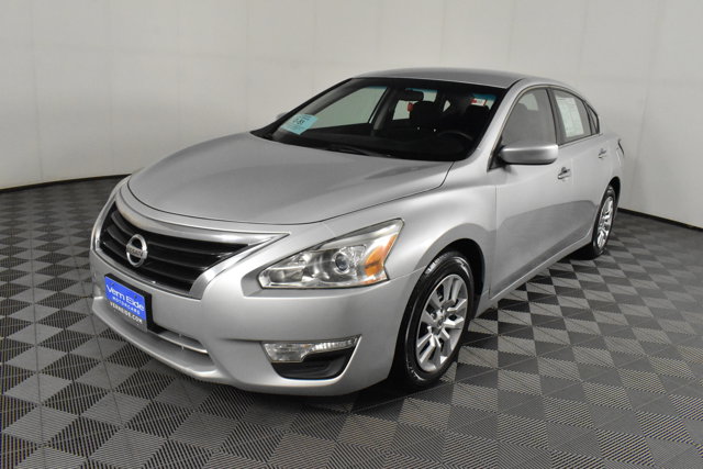 2015 Nissan Altima 2.5 S Image 2 of 53