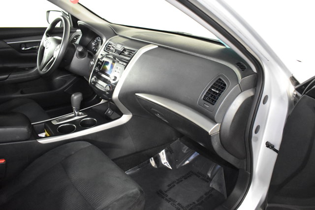 2015 Nissan Altima 2.5 S Image 25 of 53