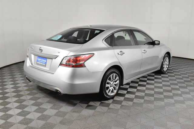 2015 Nissan Altima 2.5 S Image 7 of 53