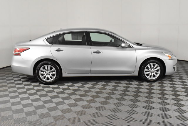 2015 Nissan Altima 2.5 S Image 6 of 53