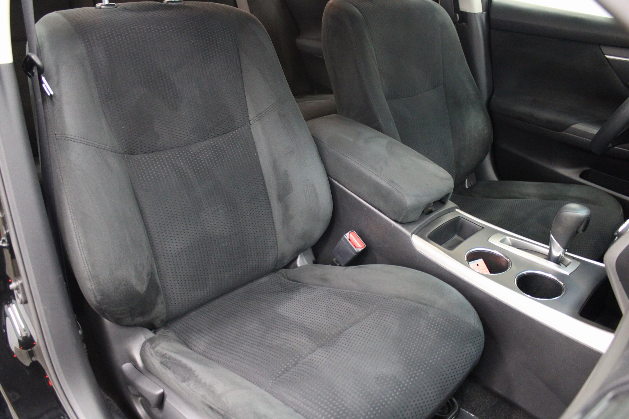 Vehicle image 10 of 41